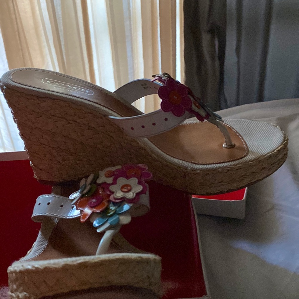 Coach brand used sandals very stylish